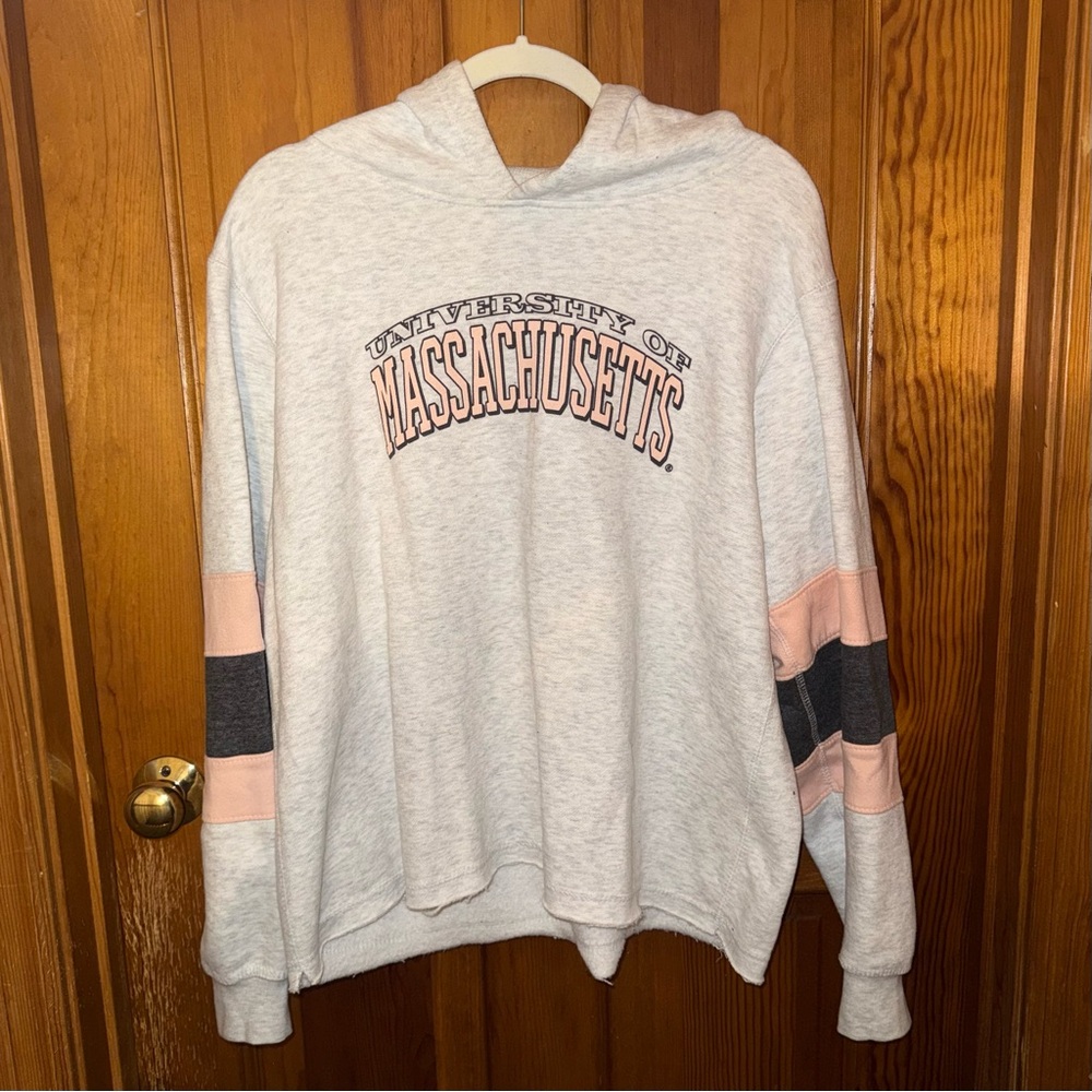 2/$50 🌈 EUC MV Sport UMASS Amherst Grey Raw Edge Hoodie Size XXL *RUNS SMALL*